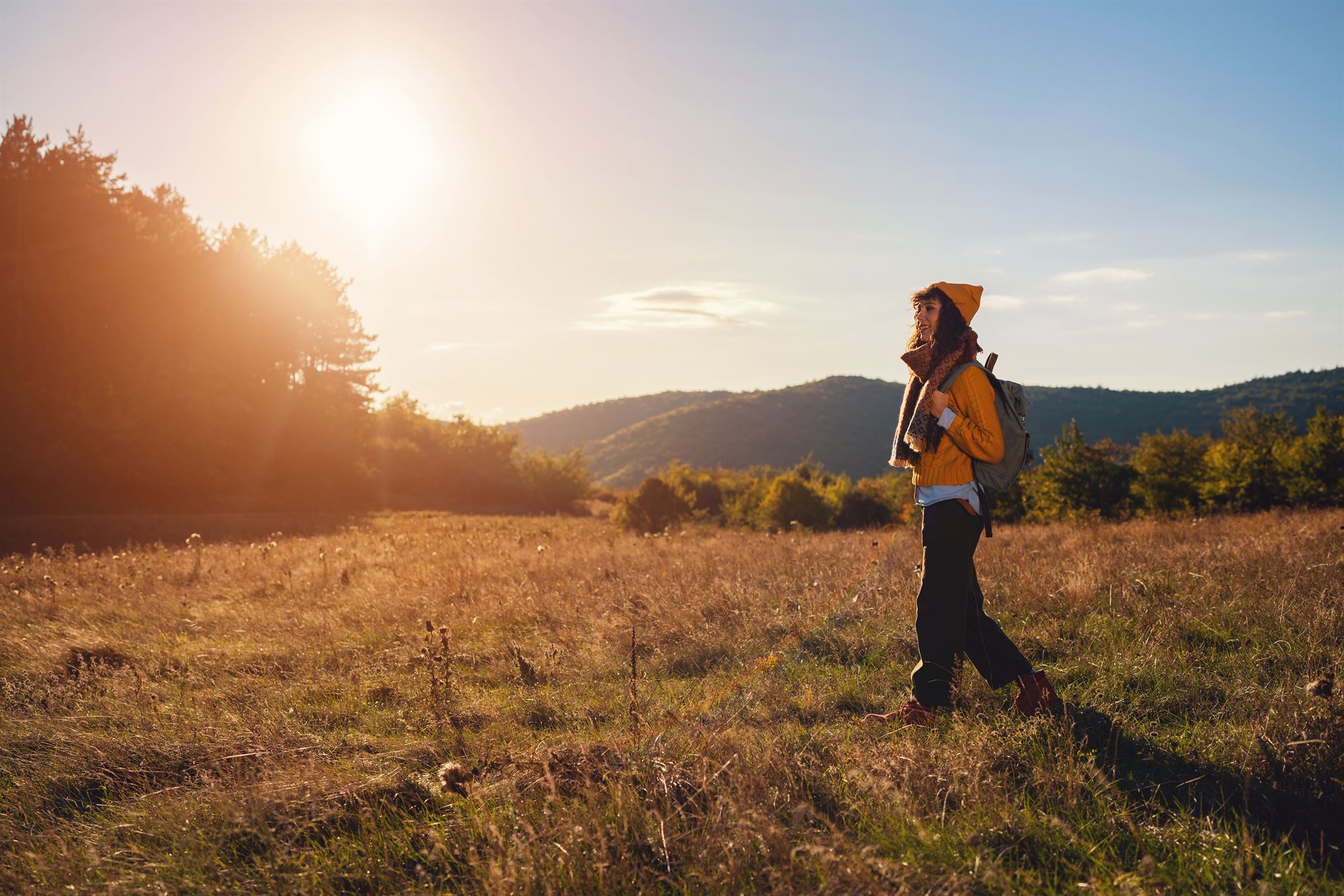 Persoon-die-tussen-cactussen-loopt